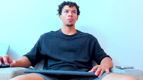 Snapshot of dominick_star chatting on 01-19-25, 04:54 Dominick Star online show from 01-19-25, 04:54