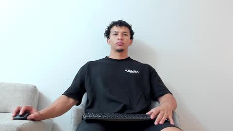 Snapshot of dominick_star chatting on 01-27-25, 03:26 Dominick Star online show from 01-27-25, 03:26