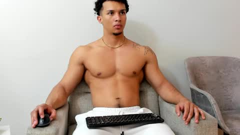 Snapshot of dominick_star chatting on 01-30-25, 06:46 Dominick Star online show from 01-30-25, 06:46