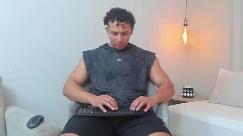 Snapshot of dominick_star chatting on 02-08-25, 04:25 Dominick Star online show from 02-08-25, 04:25