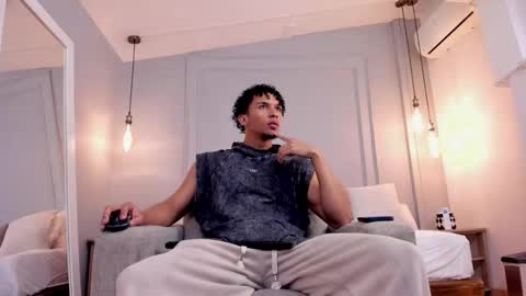 Snapshot of dominick_star chatting on 09-19-25, 04:47 Dominick Star online show from 09-19-25, 04:47