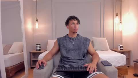 Snapshot of dominick_star chatting on 09-23-25, 04:04 Dominick Star online show from 09-23-25, 04:04