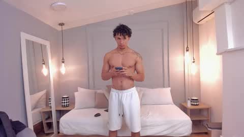 Snapshot of dominick_star chatting on 10-04-25, 04:32 Dominick Star online show from 10-04-25, 04:32
