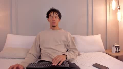 Dominick Star online show from 10-30-25, 04:36