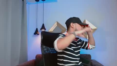 Dominik online show from 05-25-26, 11:33