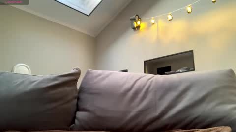 Snapshot of domitilabarrus chatting on 05-17-26, 01:36 Kira online show from 05-17-26, 01:36