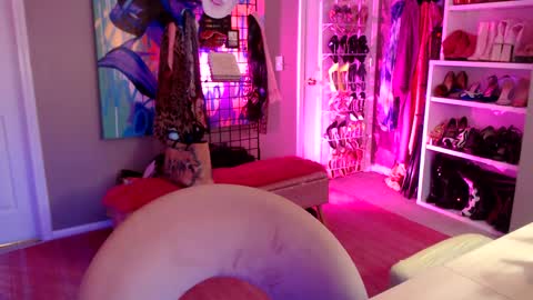 Snapshot of dommetomorrow chatting on 12-07-24, 02:09 DommeTomorrow online show from 12-07-24, 02:09