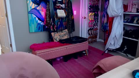 Snapshot of dommetomorrow chatting on 12-17-24, 05:47 DommeTomorrow online show from 12-17-24, 05:47