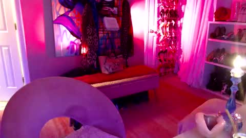 Snapshot of dommetomorrow chatting on 12-23-24, 06:33 DommeTomorrow online show from 12-23-24, 06:33