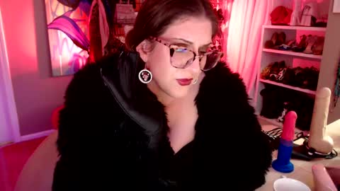 Snapshot of dommetomorrow chatting on 12-28-24, 06:28 DommeTomorrow online show from 12-28-24, 06:28