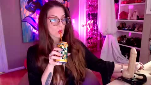 Snapshot of dommetomorrow chatting on 01-07-25, 06:05 DommeTomorrow online show from 01-07-25, 06:05