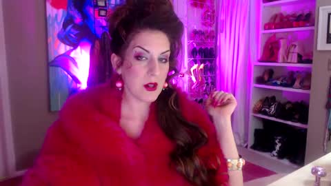 Snapshot of dommetomorrow chatting on 01-19-25, 03:08 DommeTomorrow online show from 01-19-25, 03:08