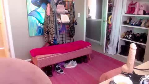Snapshot of dommetomorrow chatting on 01-27-25, 05:37 DommeTomorrow online show from 01-27-25, 05:37