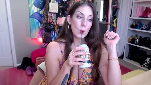 Snapshot of dommetomorrow chatting on 09-08-25, 06:18 DommeTomorrow online show from 09-08-25, 06:18