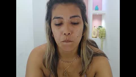 dona_tella online show from 09-11-25, 04:40