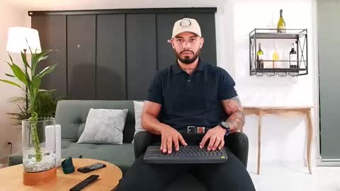 Snapshot of donn_cruz chatting on 09-14-25, 02:44 Victor online show from 09-14-25, 02:44