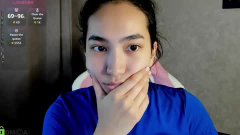 Aura online show from 11-25-25, 02:22