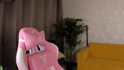 Aura online show from 12-16-25, 03:11