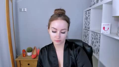 Snapshot of donnasensual chatting on 11-10-25, 03:44 DonnaSensual online show from 11-10-25, 03:44