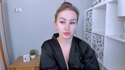 Snapshot of donnasensual chatting on 11-16-25, 09:09 DonnaSensual online show from 11-16-25, 09:09