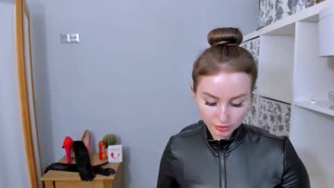 Snapshot of donnasensual chatting on 11-21-25, 03:44 DonnaSensual online show from 11-21-25, 03:44