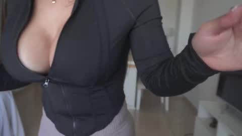 Donatella online show from 10-21-25, 11:55