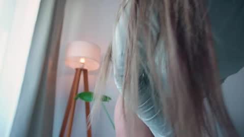Snapshot of donnna19 chatting on 05-11-26, 12:11 Donatella online show from 05-11-26, 12:11