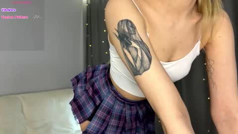 Snapshot of dontouchmyass chatting on 02-15-26, 06:15 Ely online show from 02-15-26, 06:15