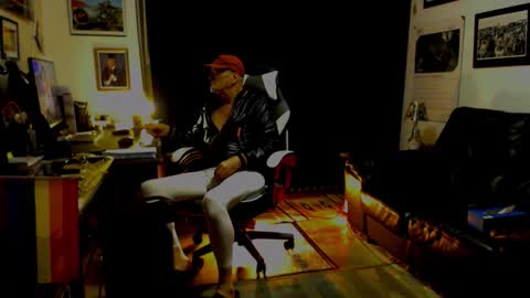 Snapshot of dopeleaf2 chatting on 09-28-25, 10:26 dopeleaf2 online show from 09-28-25, 10:26