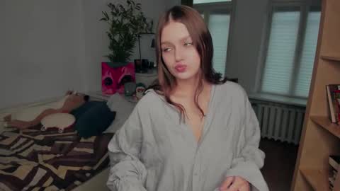 Snapshot of doramoonlurk chatting on 11-27-25, 09:00 Joey online show from 11-27-25, 09:00