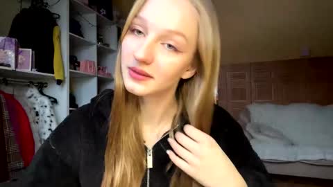 Anika online show from 03-02-26, 01:40