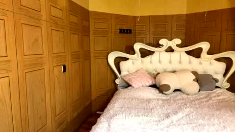 Anika online show from 04-21-26, 01:42