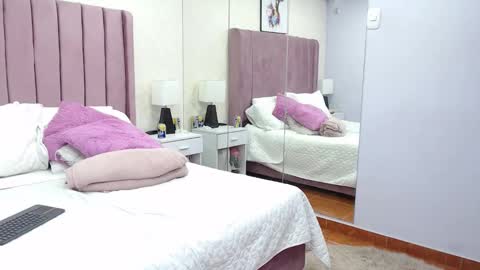 Anny online show from 11-26-25, 01:23