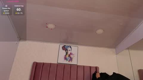 Snapshot of dorettaacreman chatting on 06-29-26, 01:00 Anny online show from 06-29-26, 01:00
