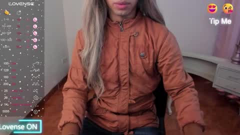 Nicolle online show from 02-15-25, 12:11