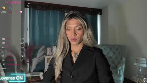 Nicolle online show from 03-06-25, 01:46