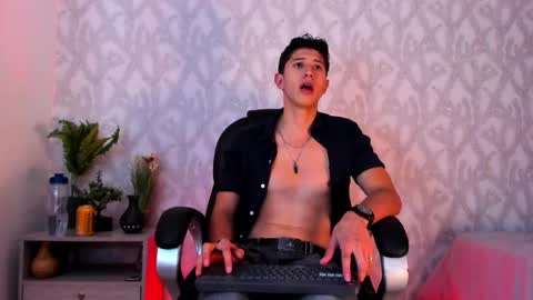 Snapshot of dorian_mystery chatting on 12-15-24, 07:35 dorian_mystery online show from 12-15-24, 07:35