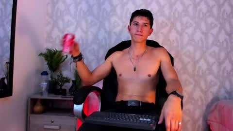 Snapshot of dorian_mystery chatting on 12-17-24, 07:40 dorian_mystery online show from 12-17-24, 07:40