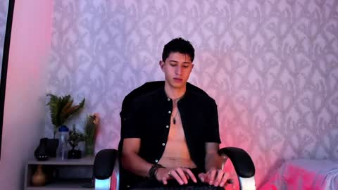 Snapshot of dorian_mystery chatting on 12-28-24, 11:19 dorian_mystery online show from 12-28-24, 11:19