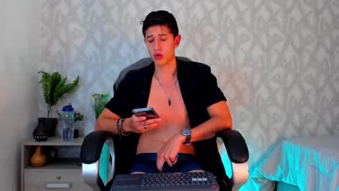 Snapshot of dorian_mystery chatting on 01-18-25, 08:31 dorian_mystery online show from 01-18-25, 08:31