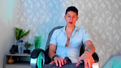 Snapshot of dorian_mystery chatting on 01-29-25, 04:47 dorian_mystery online show from 01-29-25, 04:47