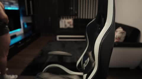 Dorian Reyes online show from 02-19-25, 03:28