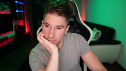 Dorian Reyes online show from 10-24-25, 09:33