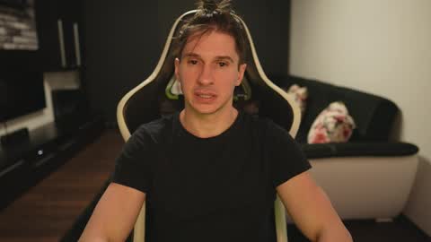 Dorian Reyes online show from 03-26-26, 01:55