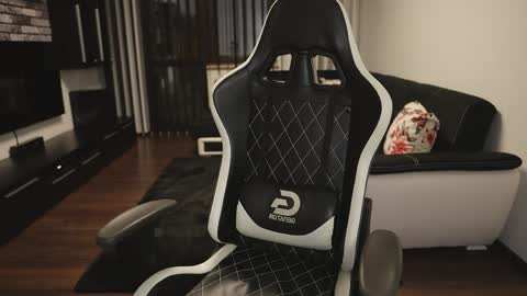 Dorian Reyes online show from 04-05-26, 01:36