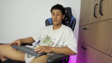 dorman_boy online show from 11-12-25, 03:51