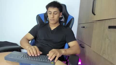 dorman_boy online show from 11-25-25, 02:44