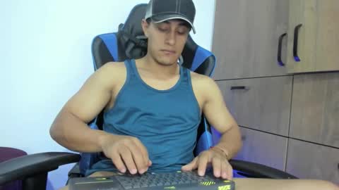 Snapshot of dorman_boy chatting on 12-23-25, 03:48 dorman_boy online show from 12-23-25, 03:48