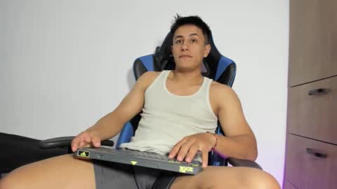 Snapshot of dorman_boy chatting on 02-09-26, 03:10 dorman_boy online show from 02-09-26, 03:10