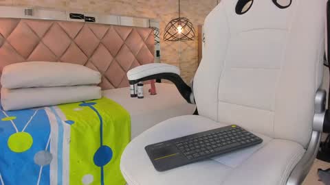  DOROTHY online show from 01-14-25, 06:34